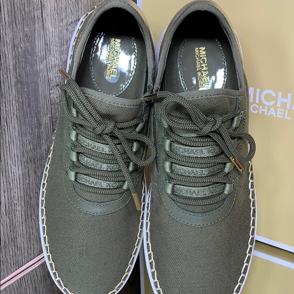 🛍MICHAEL Finch Canvas and Leather Lace-Up Sneaker - Picture 2 of 8